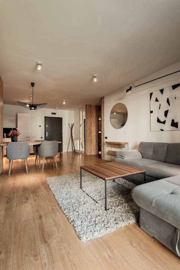 Nest Inn Stiletto Apartment Cluj-Napoca Esterno foto